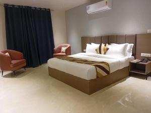 Hotel shree ji inn客房内的一张或多张床位