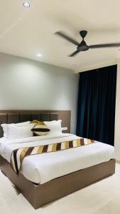 Hotel shree ji inn客房内的一张或多张床位