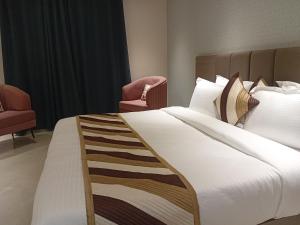 Hotel shree ji inn客房内的一张或多张床位
