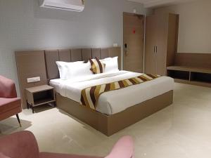 Hotel shree ji inn客房内的一张或多张床位