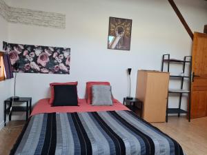 Postel nebo postele na pokoji v ubytování Espace Beléverte Bussière 1 Tamaris appartement meublé de 2 chambres