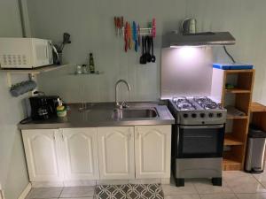 Køkken eller tekøkken på Ojochal maison moderne piscine creusée