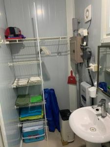 Et badeværelse på Ojochal maison moderne piscine creusée + 15 billeder