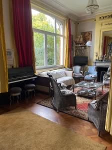 Posezení v ubytování Maison confortable avec piscine privée à Bailleul