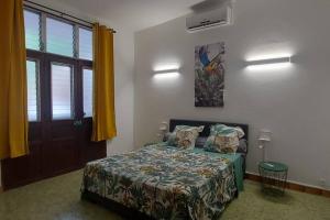 Una cama o camas en una habitación de Logement spacieux 20 m plage