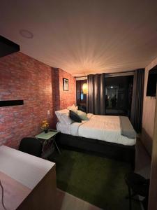 Postel nebo postele na pokoji v ubytování Hermoso apartamento con vista a la montaña en pleno centro de Chapinero + 12 fotografií