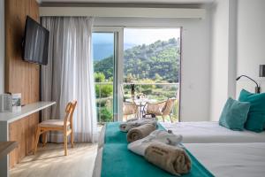 Nespecifikovaný výhled na hory nebo výhled na hory při pohledu z hotelu
