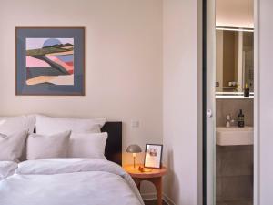 Postel nebo postele na pokoji v ubytování STAYERY Cologne Sülz