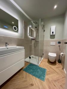 Ένα μπάνιο στο Charming and cozy penthouse