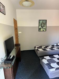 Posteľ alebo postele v izbe v ubytovaní Wilanowska Hostel