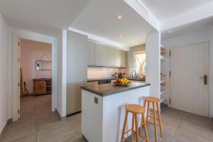 Kuchnia lub aneks kuchenny w obiekcie Los Lances Beach Apartments