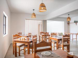 Um restaurante ou outro lugar para comer em Hotel Central Santa Maria
