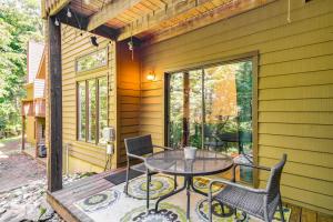 a patio with a table and chairs on a porch at Wintergreen Resort Condo with Deck, 0 3 Mi to Slopes in Lyndhurst