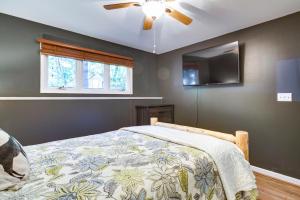 a bedroom with a bed and a ceiling fan at Wintergreen Resort Condo with Deck, 0 3 Mi to Slopes in Lyndhurst