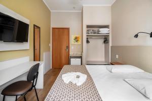 Postel nebo postele na pokoji v ubytování Hotel Cisne