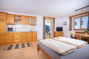 Köök või kööginurk majutusasutuses Alpenrelax Krepperhütte