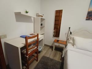 Habitación privada en la Laguna客房内的一张或多张床位