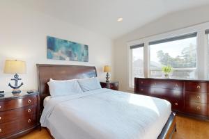 Gallery image of The Ocean Dream in Rockaway Beach +20 photos