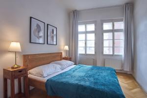 Postel nebo postele na pokoji v ubytování Charles Bridge Suites