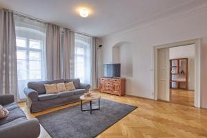 Χώρος καθιστικού στο Charles Bridge Suites