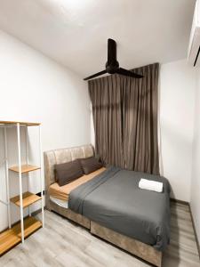 Ένα ή περισσότερα κρεβάτια σε δωμάτιο στο Midvalley Mosaic Grand Luxury 2BR 8pax