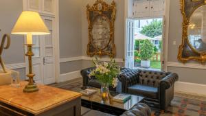Uma área de estar em Casa Republica Barranco Boutique Hotel