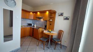 Kuchyň nebo kuchyňský kout v ubytování Apartament Sympatia Kołobrzeg Etna Polonia 718