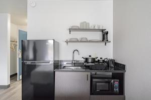 Køkken eller tekøkken på Studio 6 Pocatello, ID