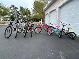 a group of bikes parked next to a garage at Pool View in Pawleys Island in Pawleys Island