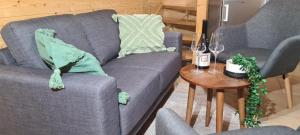 O zonă de relaxare la MOUNTAIN VILLA CARIN new Holiday House - 4 ROOMS - JACUZZI - PANORAMIC VIEW - free PARKING - near Zagreb - Samobor - Karlovac - Jastrebarsko