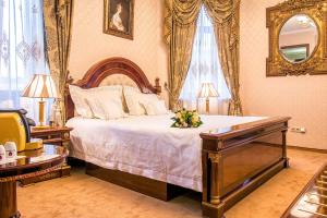 Ένα ή περισσότερα κρεβάτια σε δωμάτιο στο Palace Hotel Polom