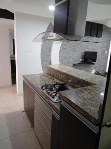 Η κουζίνα ή μικρή κουζίνα στο APARTAMENTo CUMBRES ANDINAS 3 Hab 5 personas