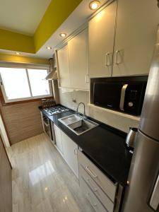 Kuchyň nebo kuchyňský kout v ubytování Departamento frente al mar en Miramar! Increible + 5 fotografií