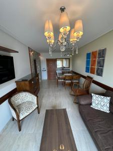 Posezení v ubytování Departamento frente al mar en Miramar! Increible