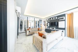 a living room with a couch and a table at Maltepe MANHATTAN OTEL in Ankara