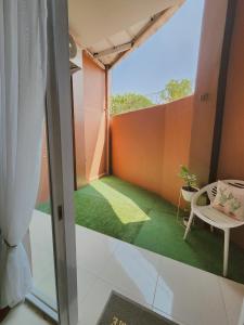 a small balcony with a table and a chair at Rumahku Homestay in Makassar