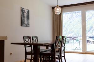 Fotografia z galérie ubytovania International House Sölden Apartment mit Terrasse ZW 9 v Soldene