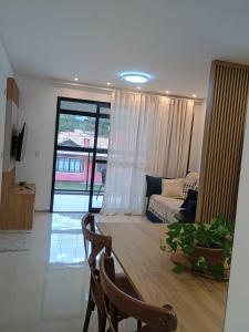 a living room with a table and a couch at Refúgio em Palmas in Governador Celso Ramos