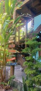 a wooden sign in front of a building at Casa da Lua-Taipu de fora-Ba in Taipu