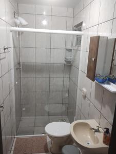 Phòng tắm tại Casa das Embaúbas 01