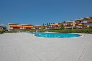 Bazén v ubytovaní Benacus E4 Apartment by Wonderful Italy alebo v jeho blízkosti