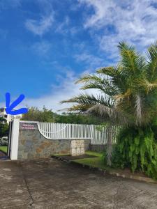 Градина пред Joli T2 L'Oasis vue mer des Caraïbes proche des plages