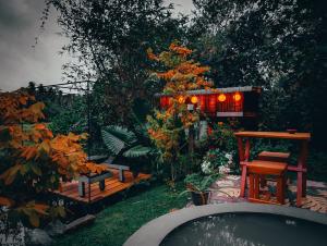 Taman di luar The WE2 - Wildwood Elegance Escape