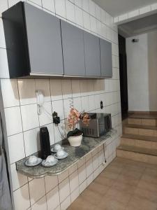 a kitchen with a counter top with a microwave at Casa Nivaldo Ribeiro in Rio Verde