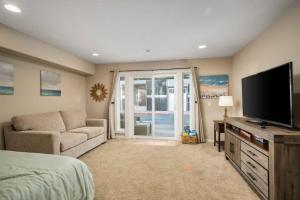 Μια τηλεόραση ή/και κέντρο ψυχαγωγίας στο Sea La Vie.