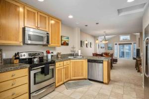 Η κουζίνα ή μικρή κουζίνα στο Sea La Vie.