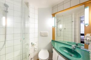 Un baño de Hotel Ibis Bregenz