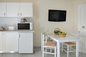 Кухня или мини-кухня в Mare Hotel Apartments
