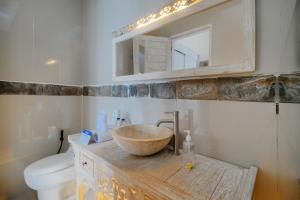 Koupelna v ubytování Villa Nakula Suites