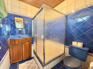 Kopalnica v nastanitvi Charming house 5 min airport with Ac
